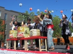 Opening the sake cask as inauguration of the festival