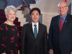（左）ペリー副総督（右）マクローラン州首相